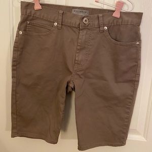 Men’s khaki shorts